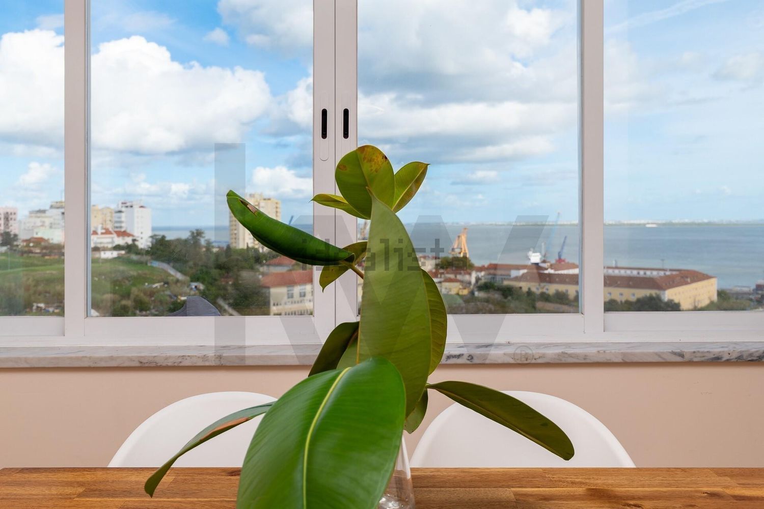 公寓 t2出售在Rua General Justiniano Padrel s/n - 照片