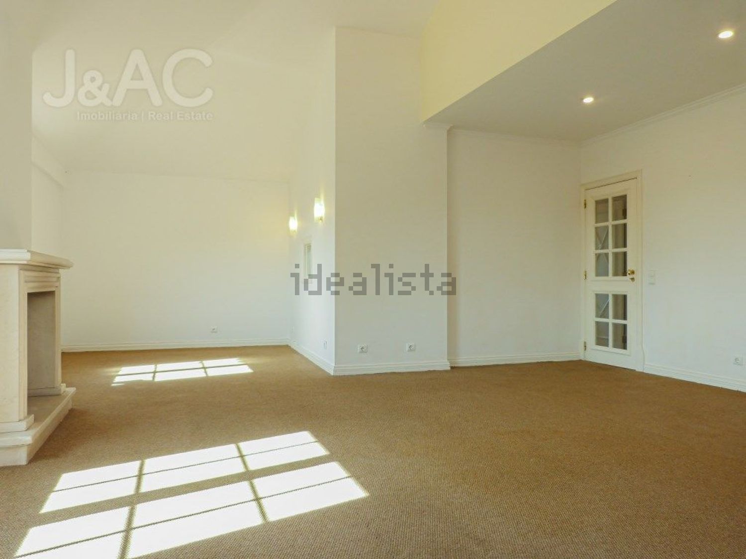 出租公寓 t2在Rua Antonio Carlos Oliveira - 客厅