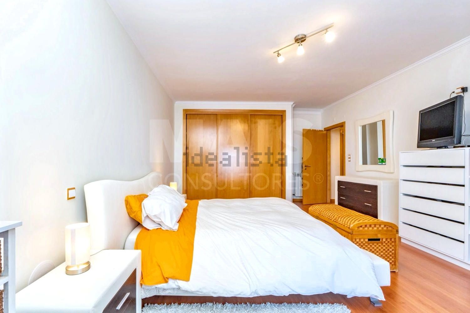 公寓 t4出售在Rua Alexandre Herculano - 卧室