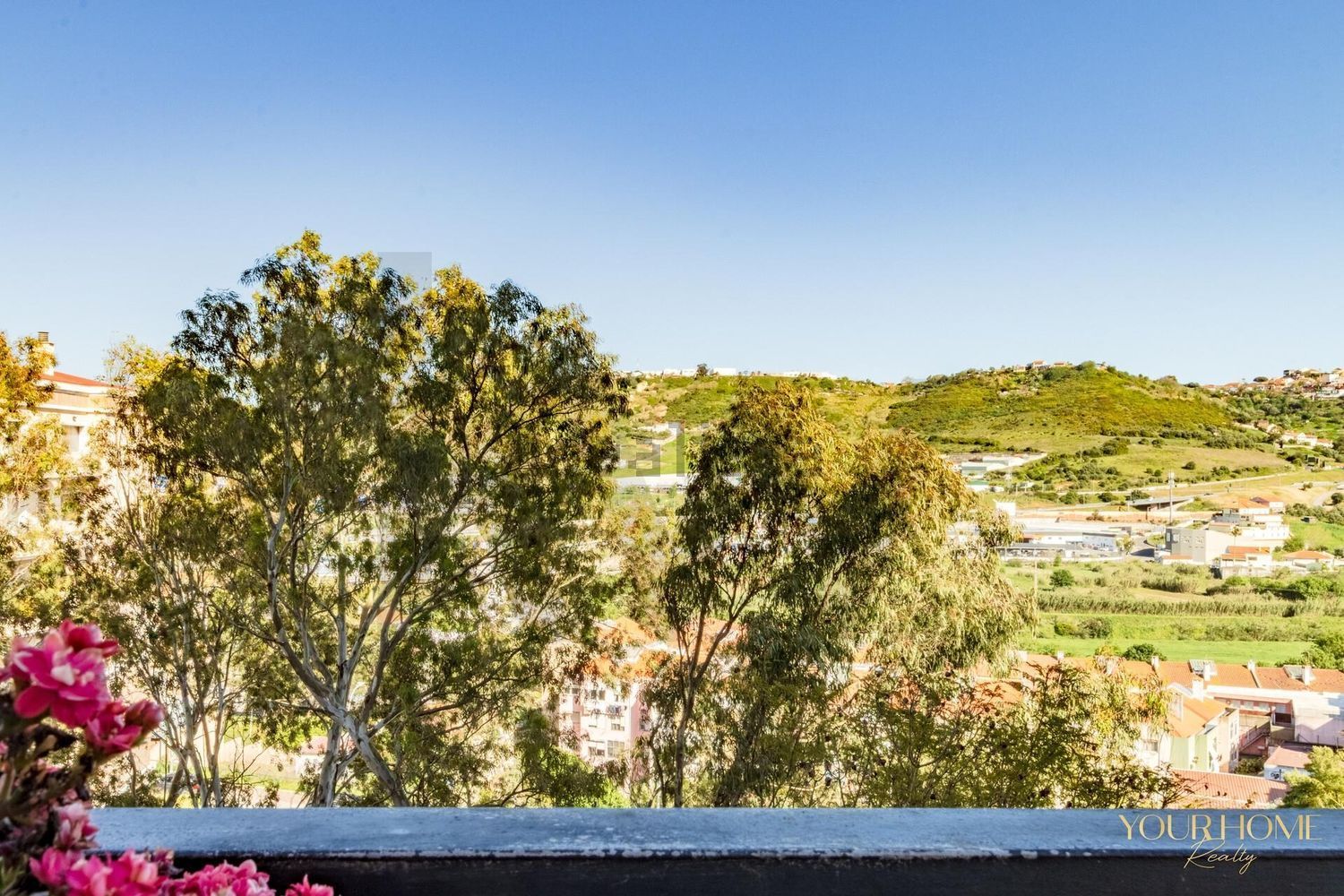 出租公寓 t3在Santo António dos Cavaleiros e Frielas - 阳台