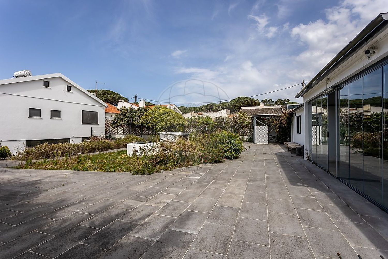 小楼房或独栋别墅出售在Rua Central - 外立面