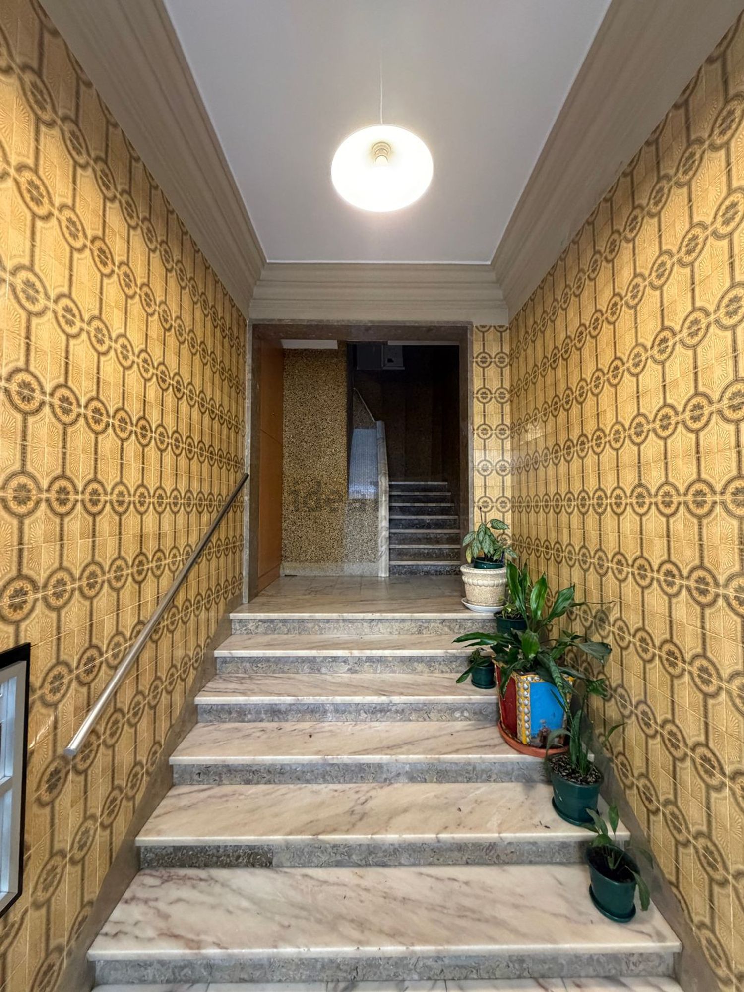 公寓 t2出售在Rua Bento de Jesus Caraça, 22 - 楼梯