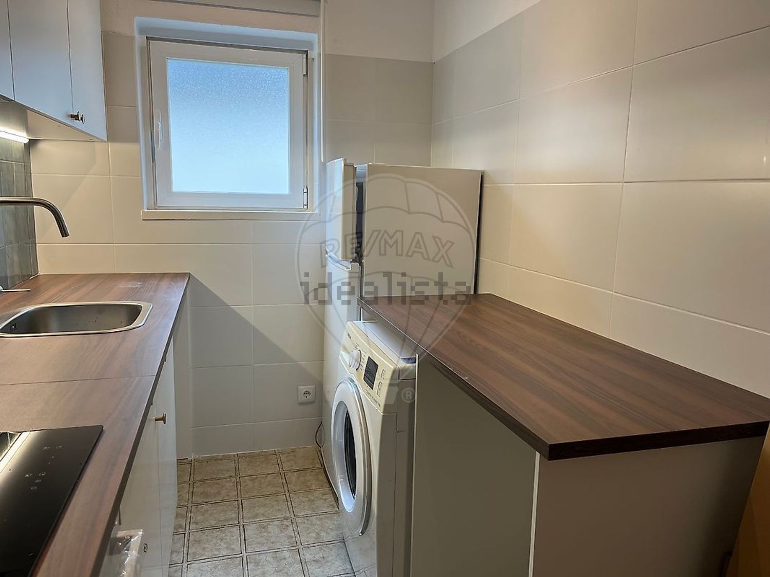 出租公寓 t1在Avenida Professor Doutor Reinaldo dos Santos - 厨房