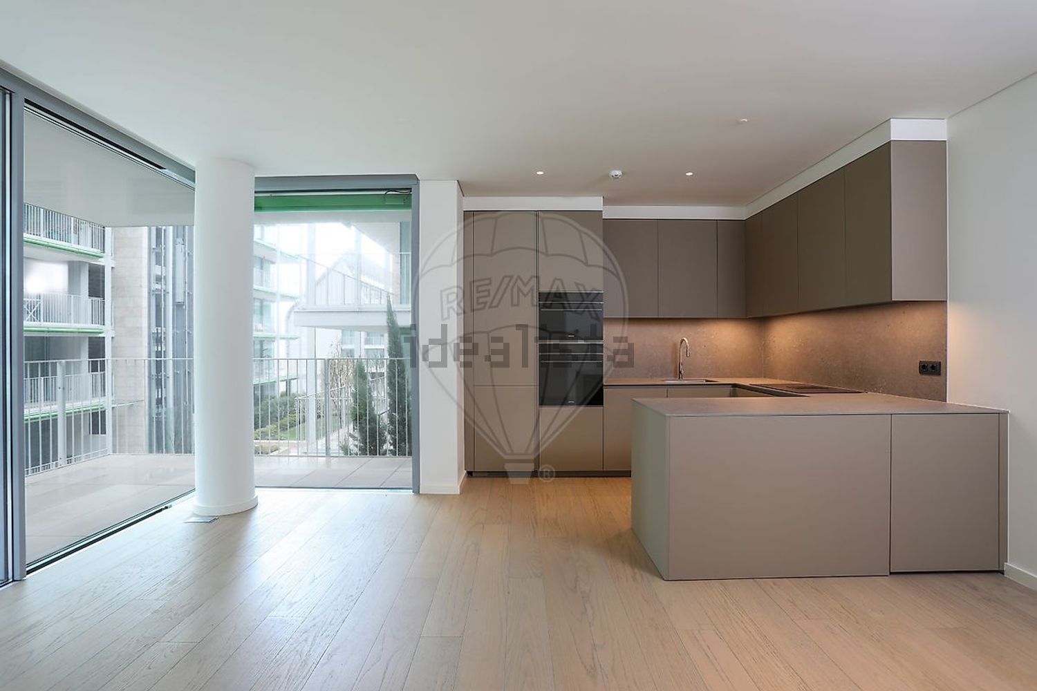 出租公寓 t2在Rua Fernando Palha - 厨房