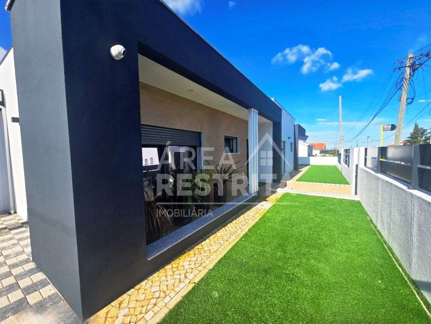 小楼房或独栋别墅出售在Rua dos Vitoriosos