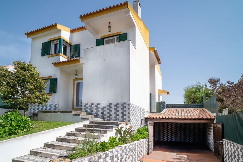 小楼房或独栋别墅出售在Rua da Mesquita, 13