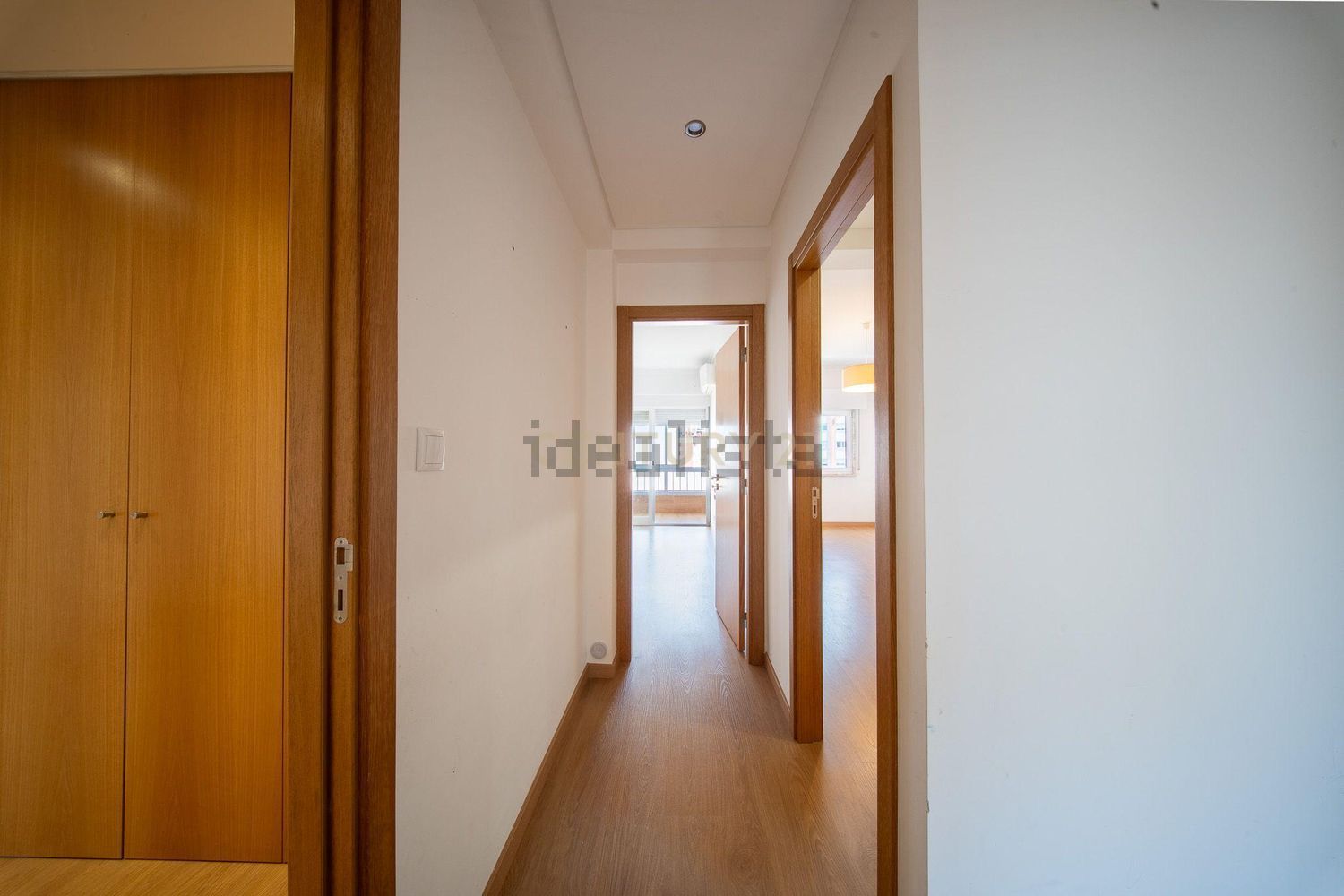 公寓 t3出售在Avenida Ruy Luís Gomes, 12 - 过道