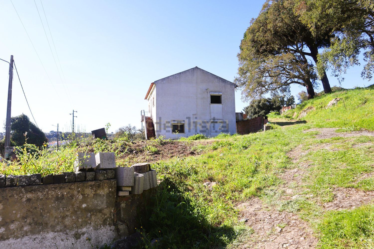 小楼房或独栋别墅出售在Estrada de Santo Estevão - 外立面