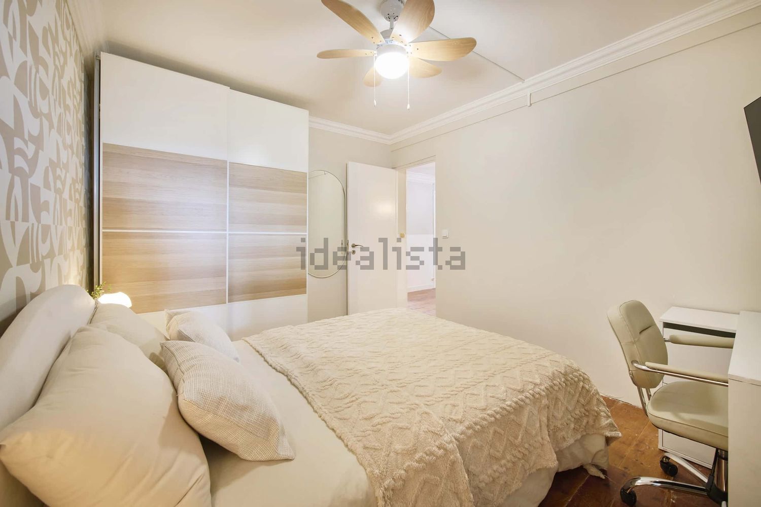 出租房间在Largo Vitorino Damásio, 2 - 卧室