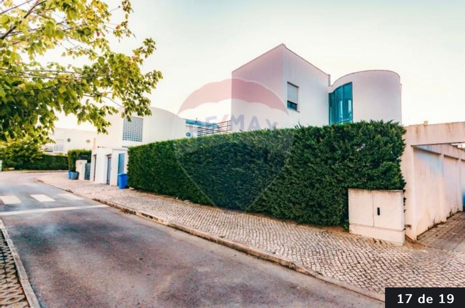 出租小楼房或独栋别墅在Rua Pêro Vaz de Caminha, 26 - 外立面