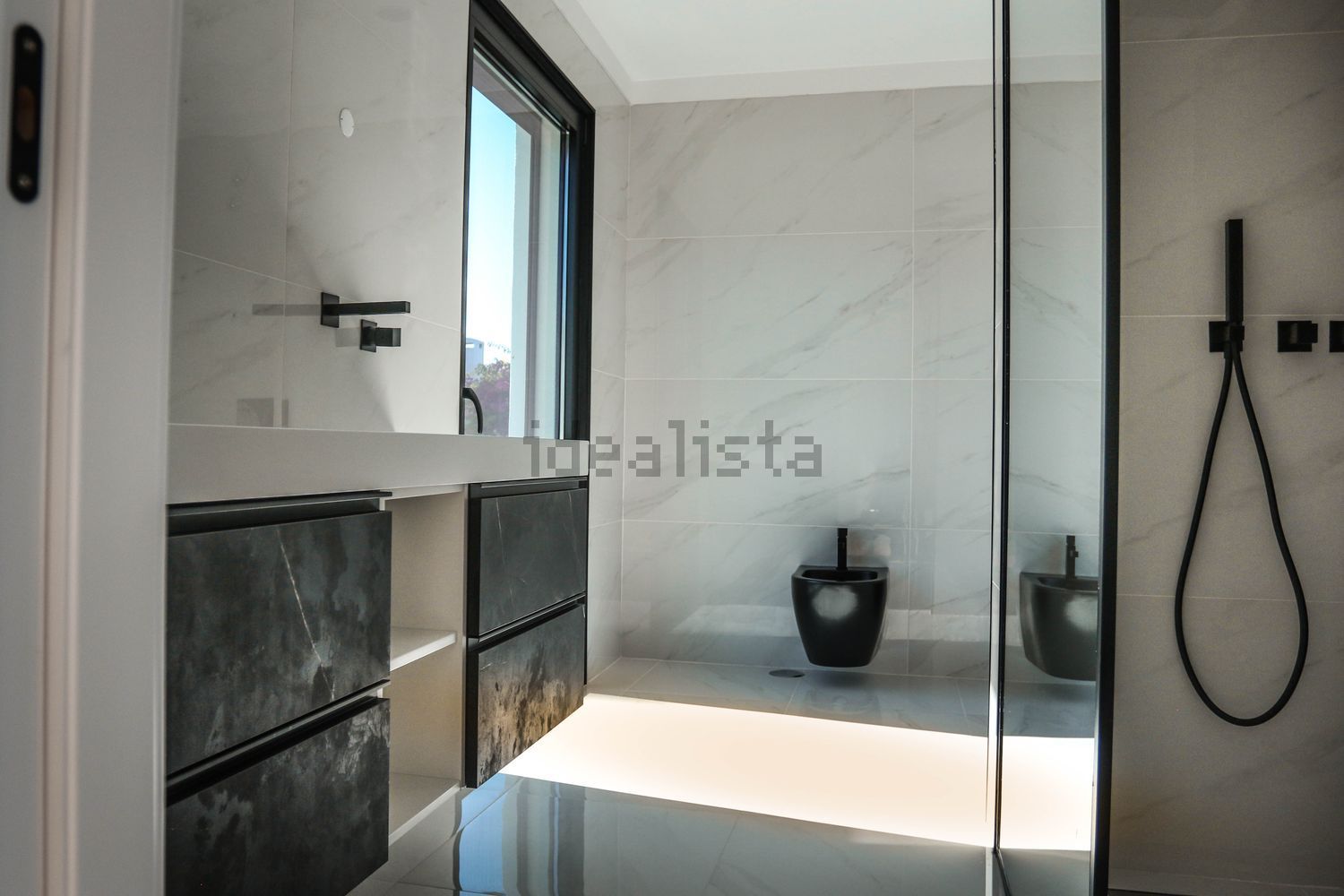 小楼房或独栋别墅出售在Avenida Pinhal do Arneiro - 卫生间