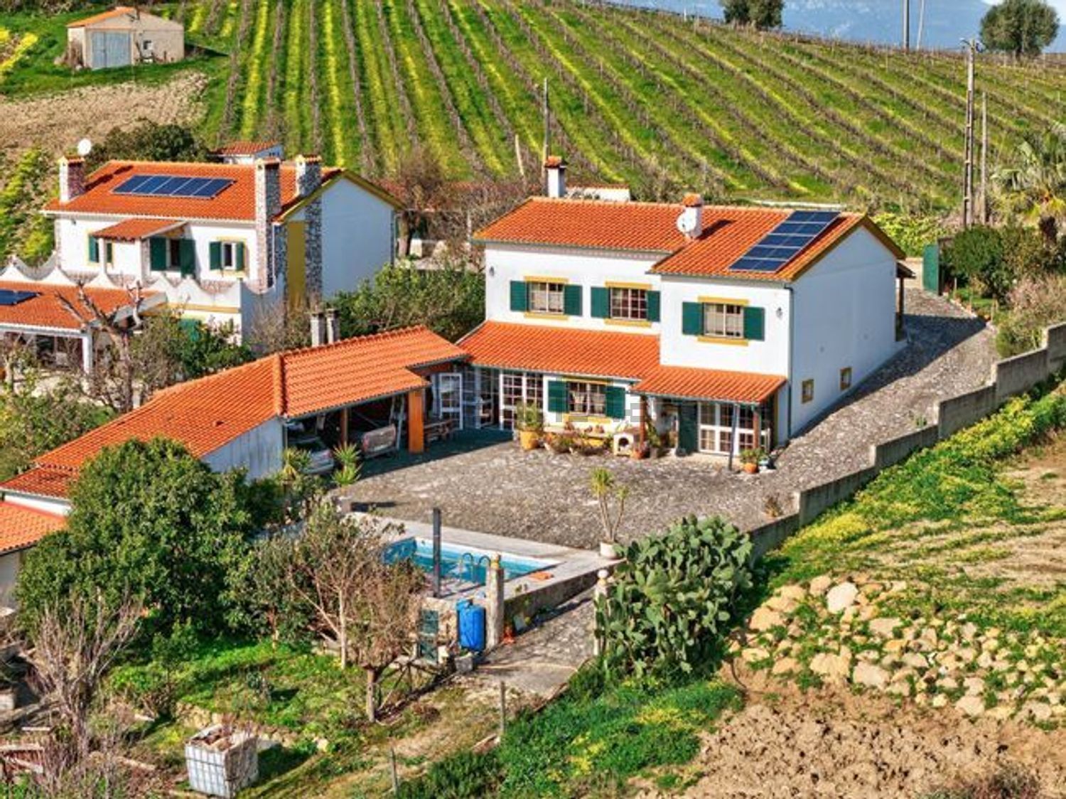 小楼房或独栋别墅出售Sobreiros s/n - 游泳池