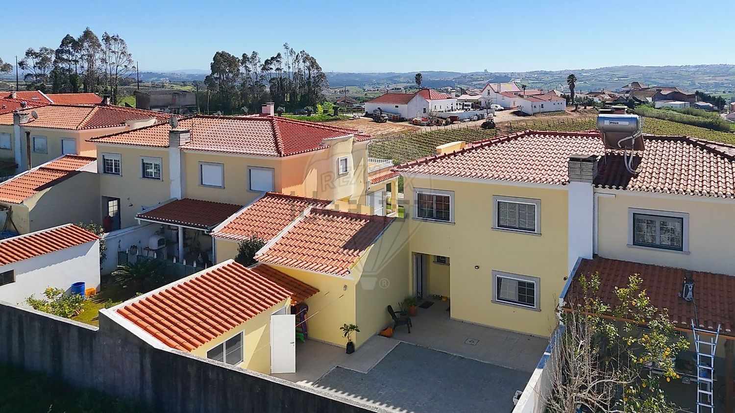 小楼房或独栋别墅出售在Rua da Engenheira - 外立面