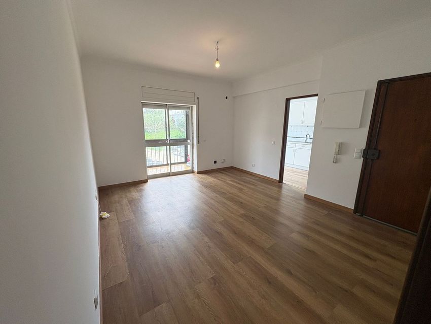 出租公寓 t2在Rua Armando Cortesão, 28