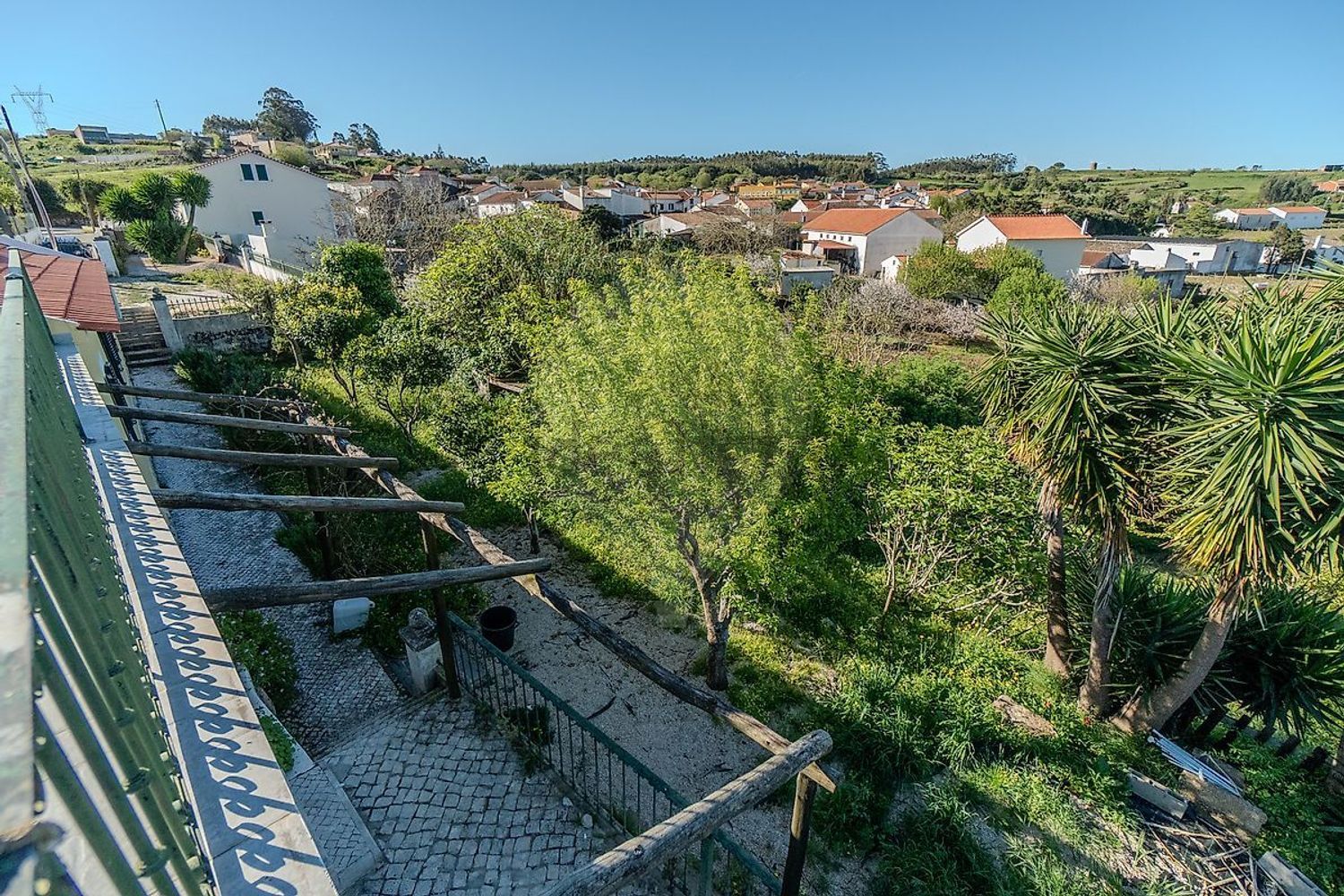 小楼房或独栋别墅出售在São Quintino - 视线