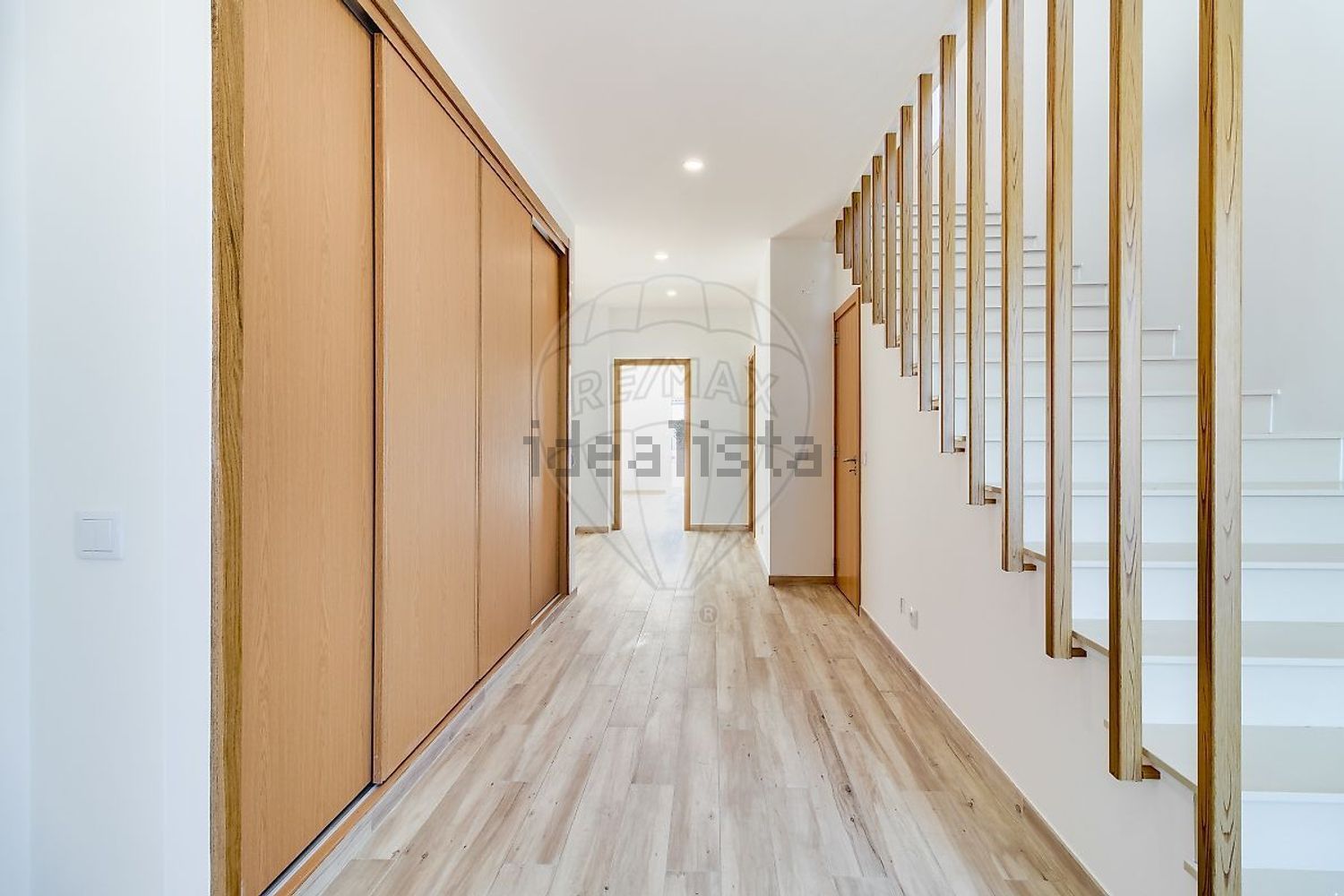 小楼房或独栋别墅出售在Rua da Cabine - 过道