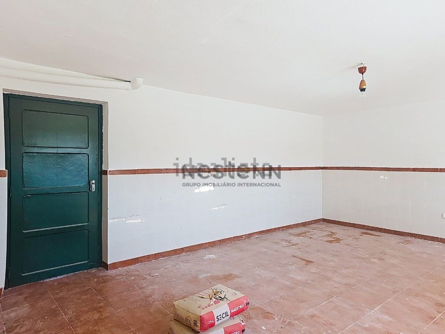 小楼房或独栋别墅出售在Lamas e Cercal - 停车位