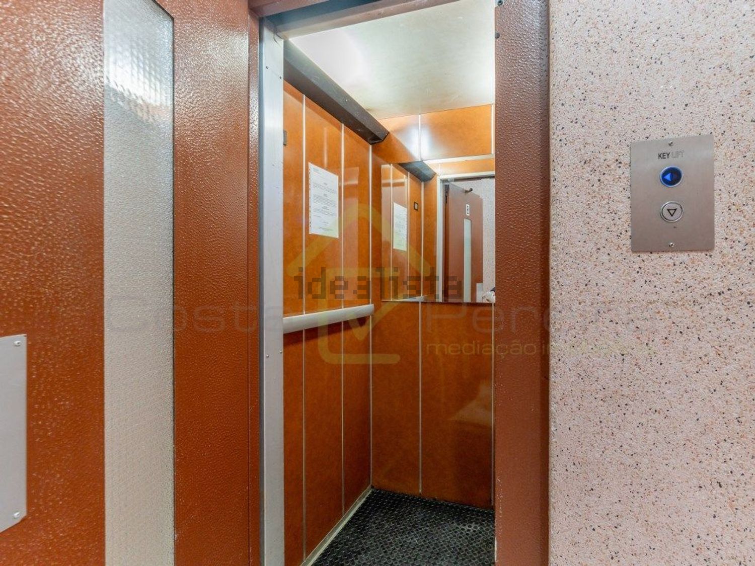 公寓 t3出售在Casal de São Brás - Vila Chã - 过道