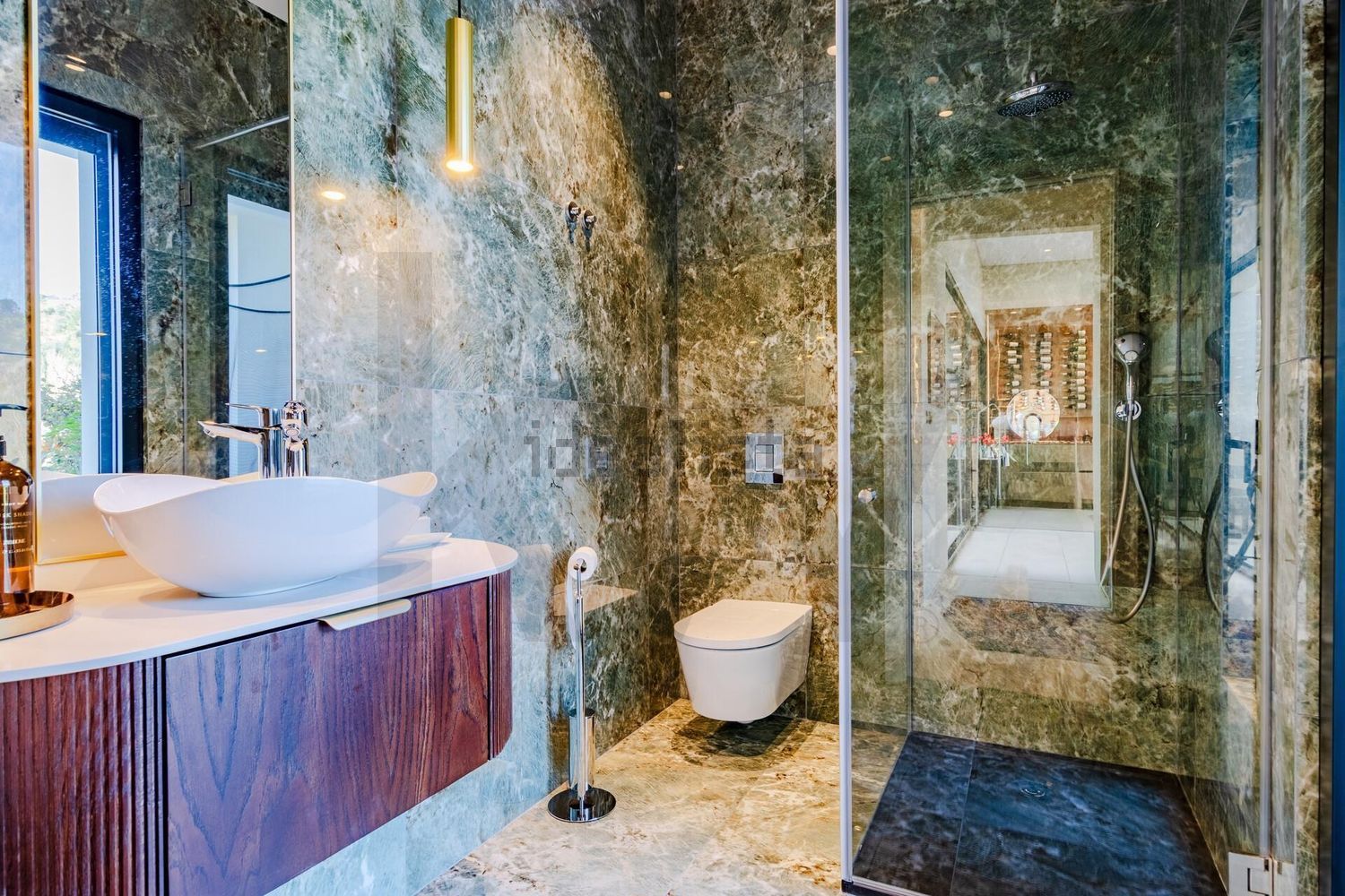 小楼房或独栋别墅出售在Rua das Lombas - 卫生间