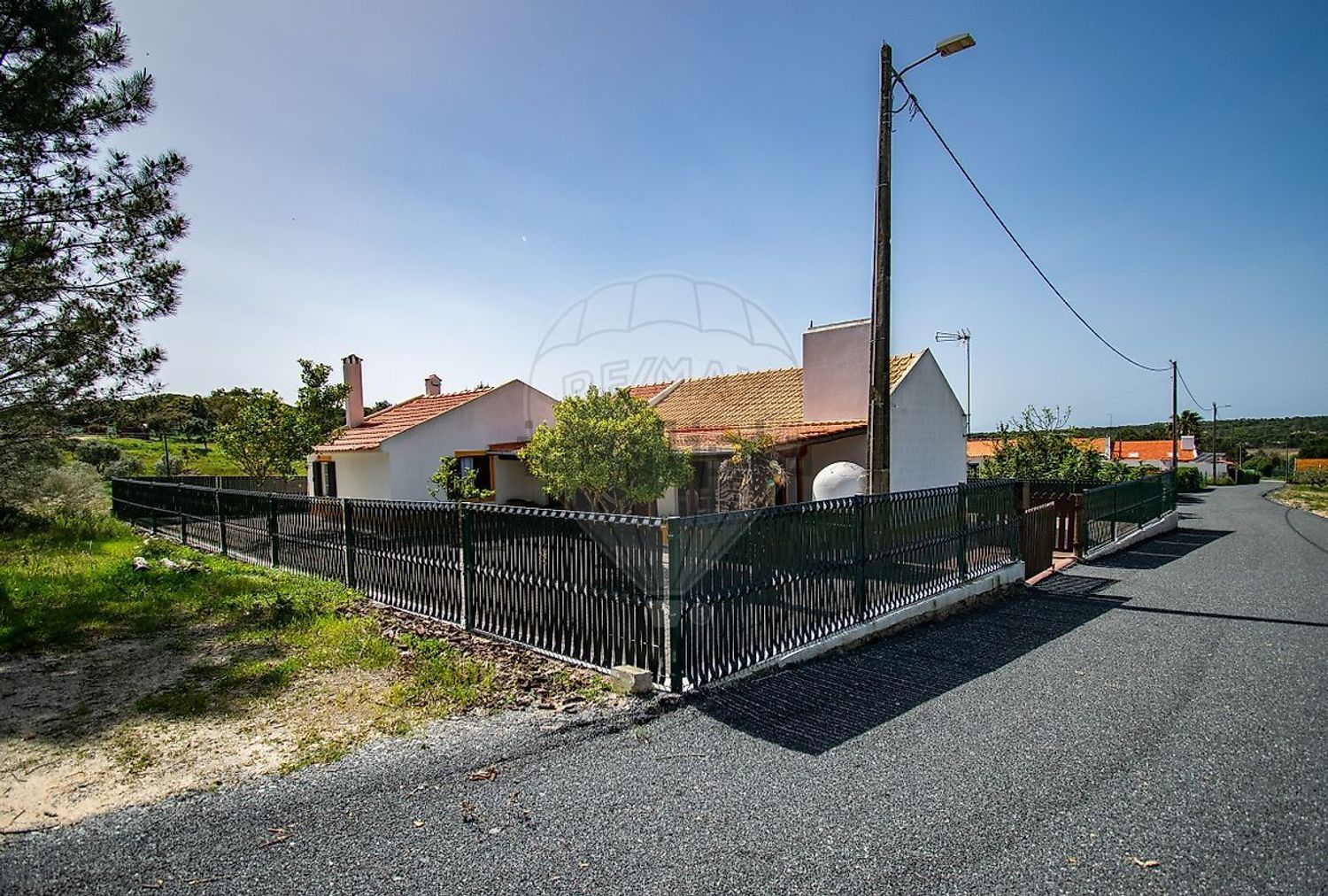 小楼房或独栋别墅出售Er261 - 外立面