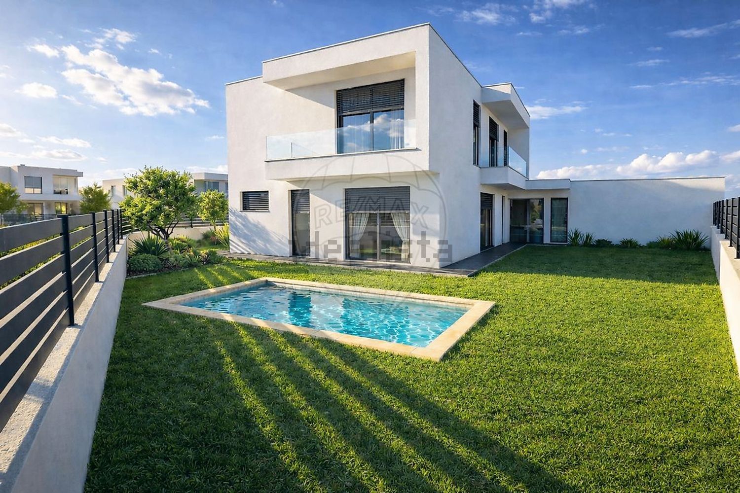 小楼房或独栋别墅出售N10 - 游泳池