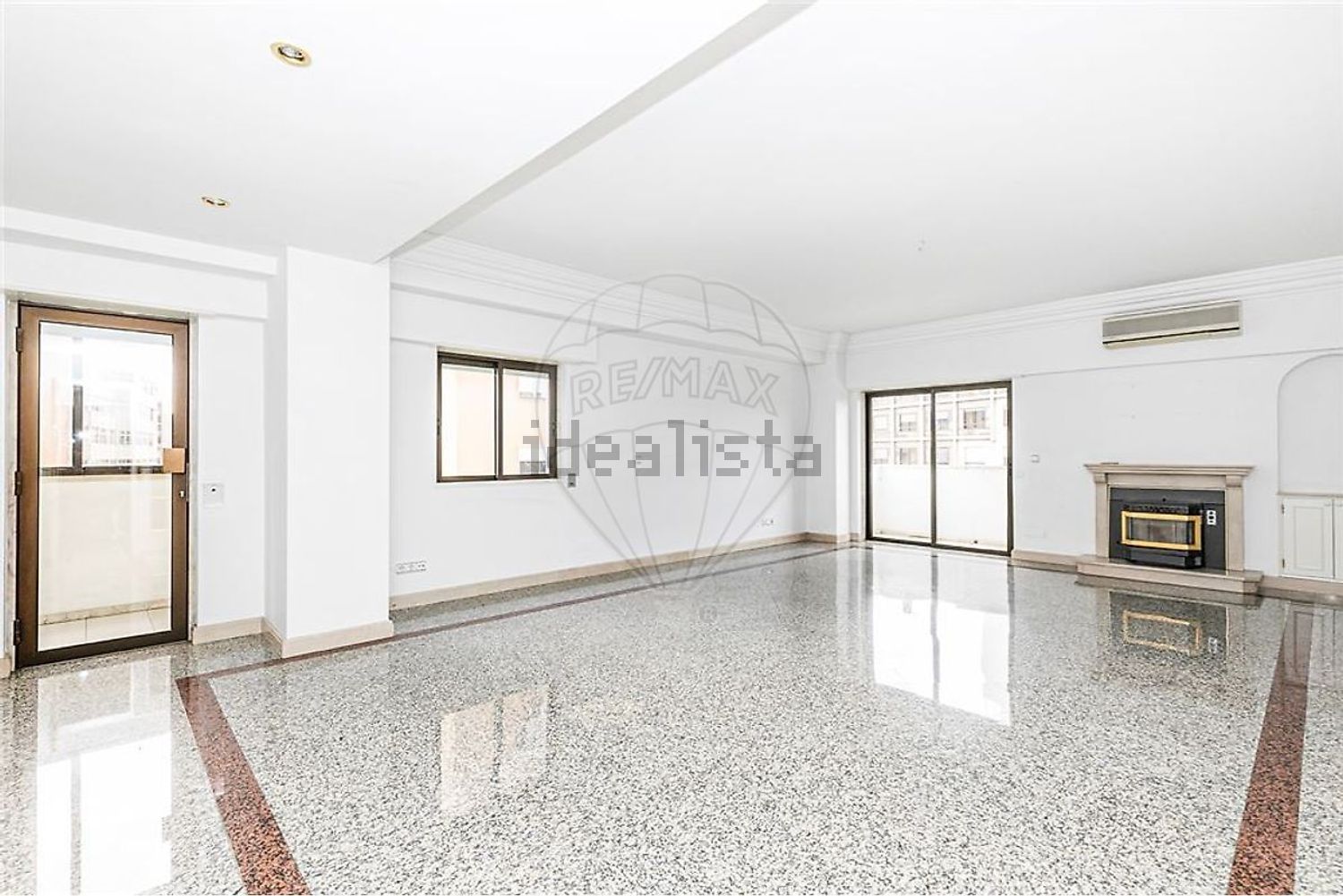 出租公寓 t4在Rua Major Neutel de Abreu - 居住