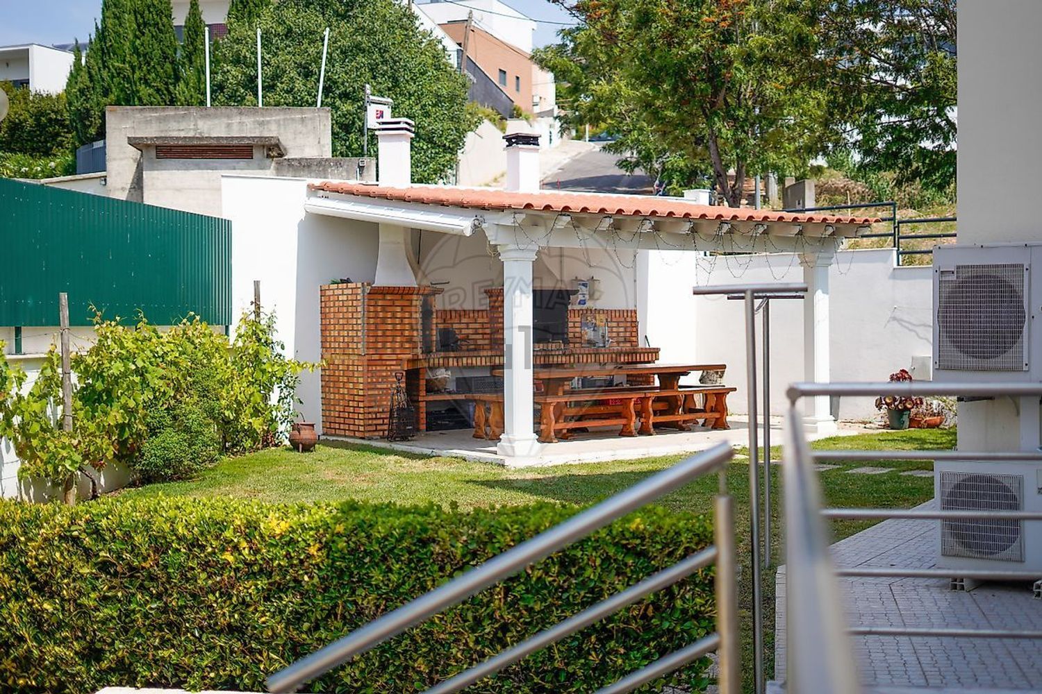 小楼房或独栋别墅出售在Rua Adriano Correia de Oliveira - 外立面