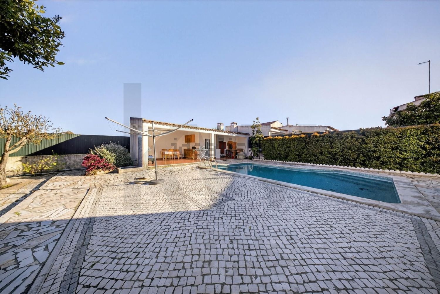 小楼房或独栋别墅出售在Rua da Mesquita s/n - 游泳池