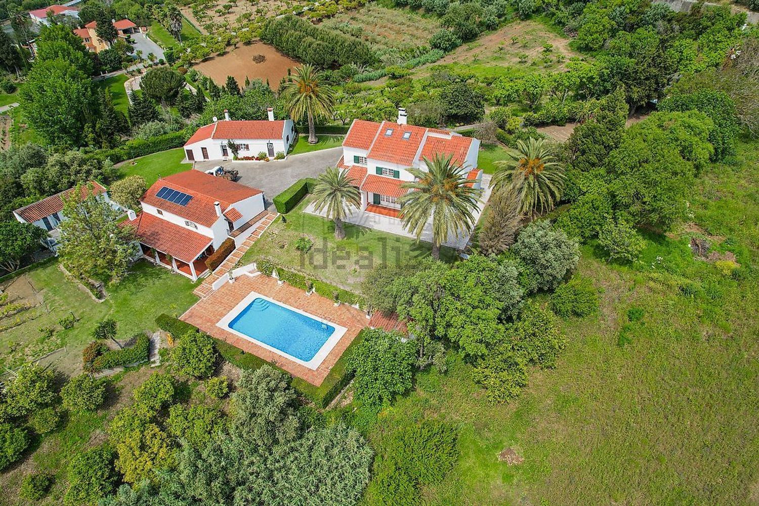 小楼房或独栋别墅出售Estr. da Serralheira de Baixo - 游泳池