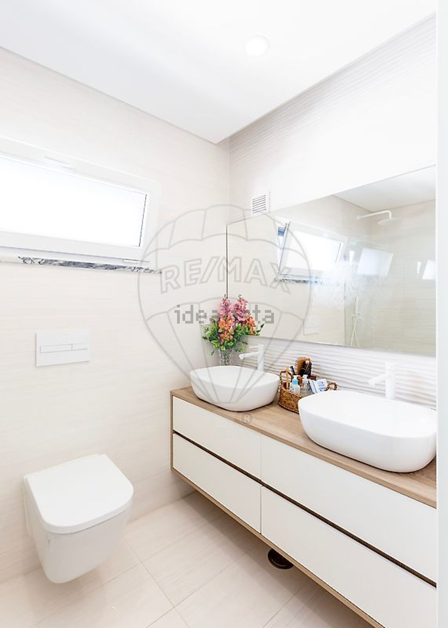 小楼房或独栋别墅出售在Rua e - 卫生间