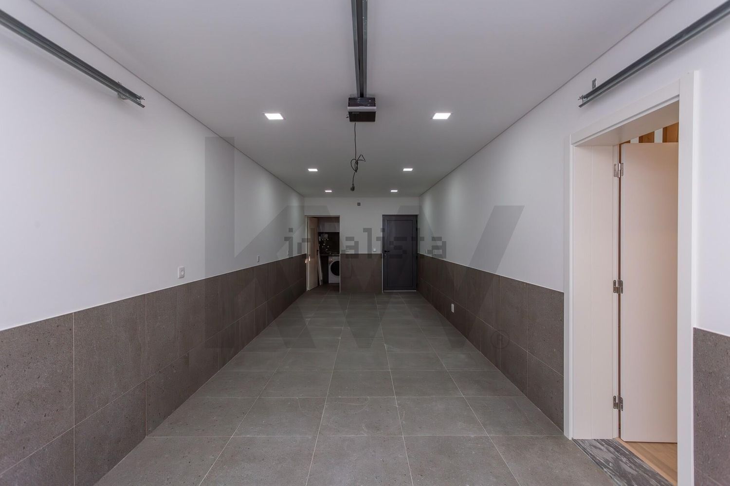 双拼别墅出售在Rua Marechal Craveiro Lopes s/n - 过道