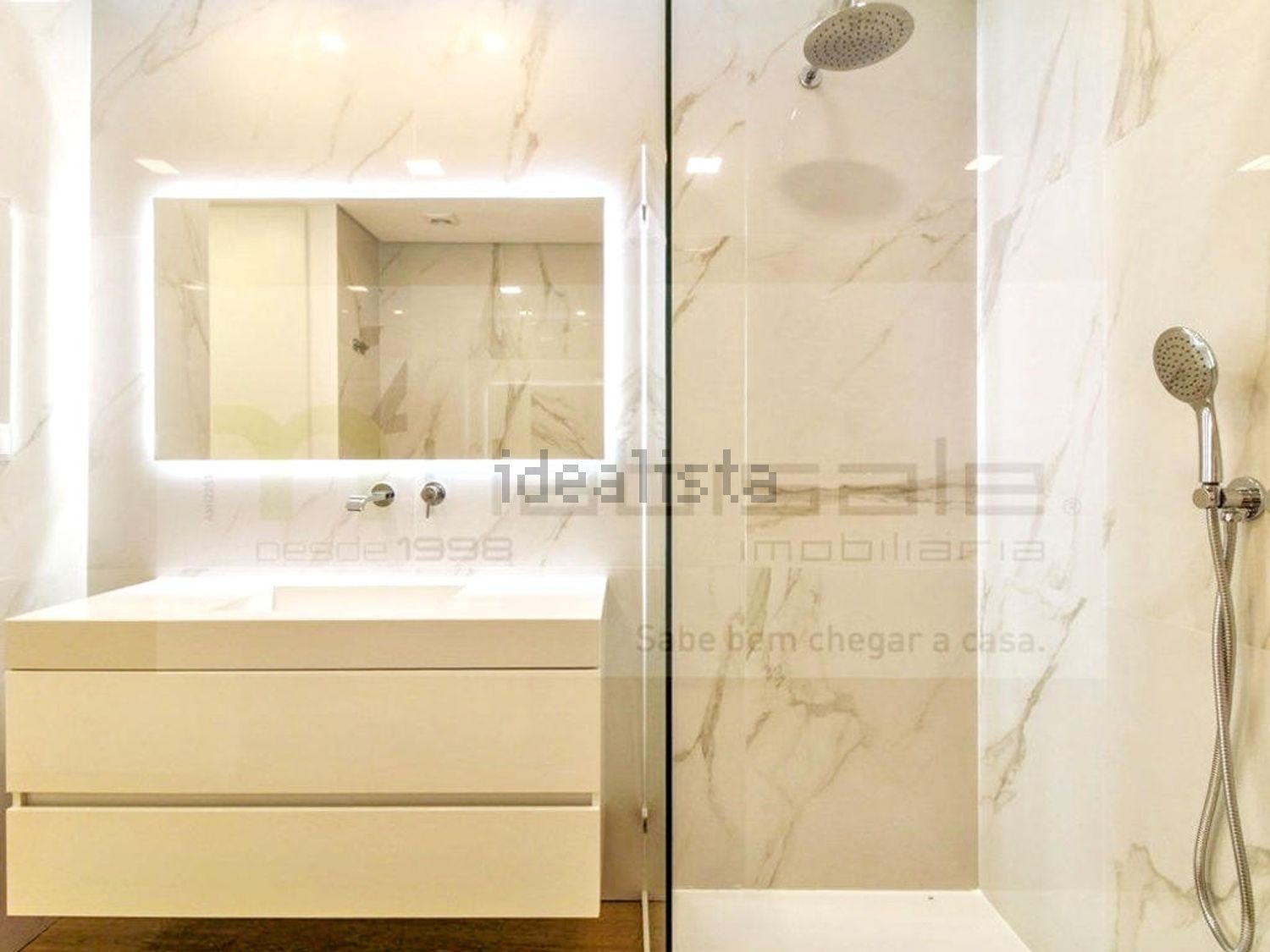 小楼房或独栋别墅出售在Rua Vieira da Silva - 卫生间