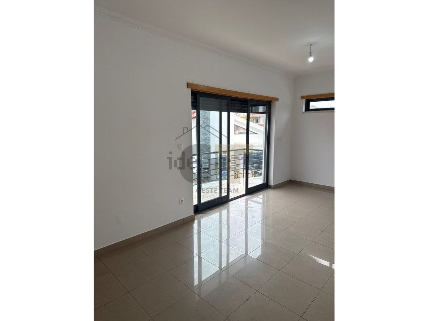 小楼房或独栋别墅出售在Rua Pulido Valente, 14 - 居住