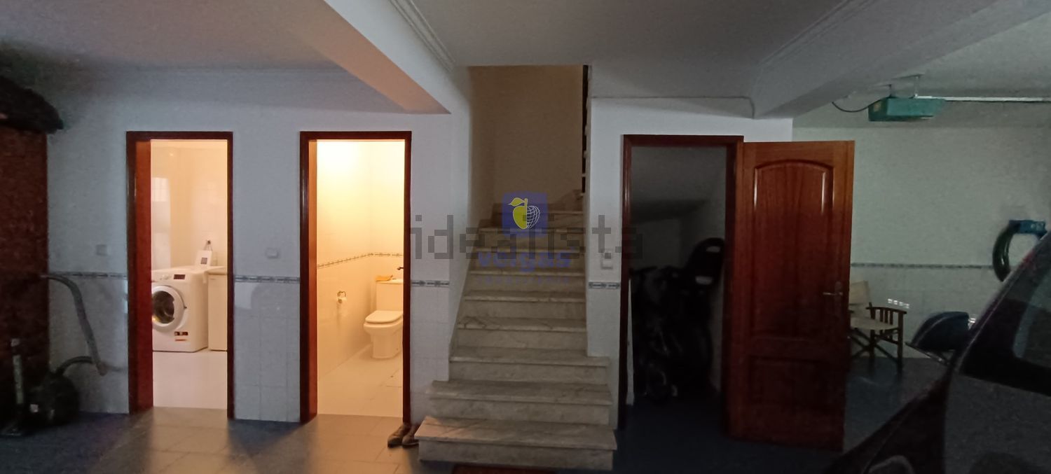 出租小楼房或别墅在Centro - 过道