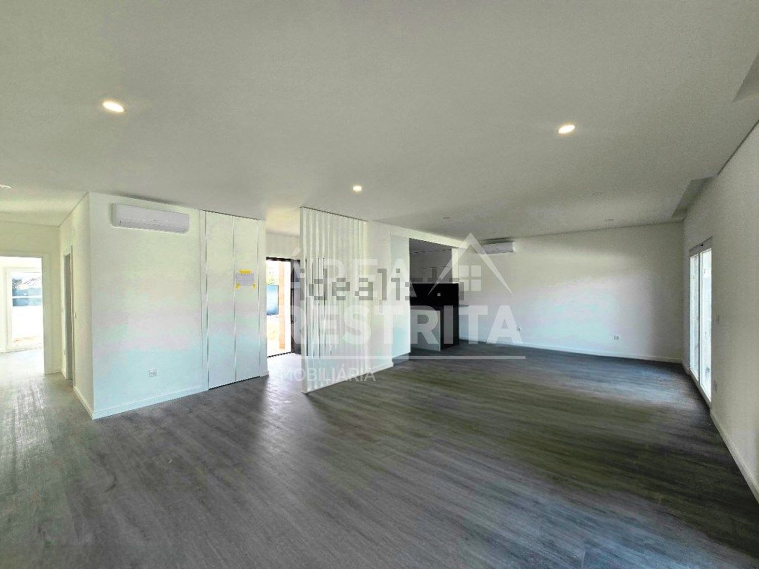 小楼房或独栋别墅出售在Rua Nova da Jardia - 客厅