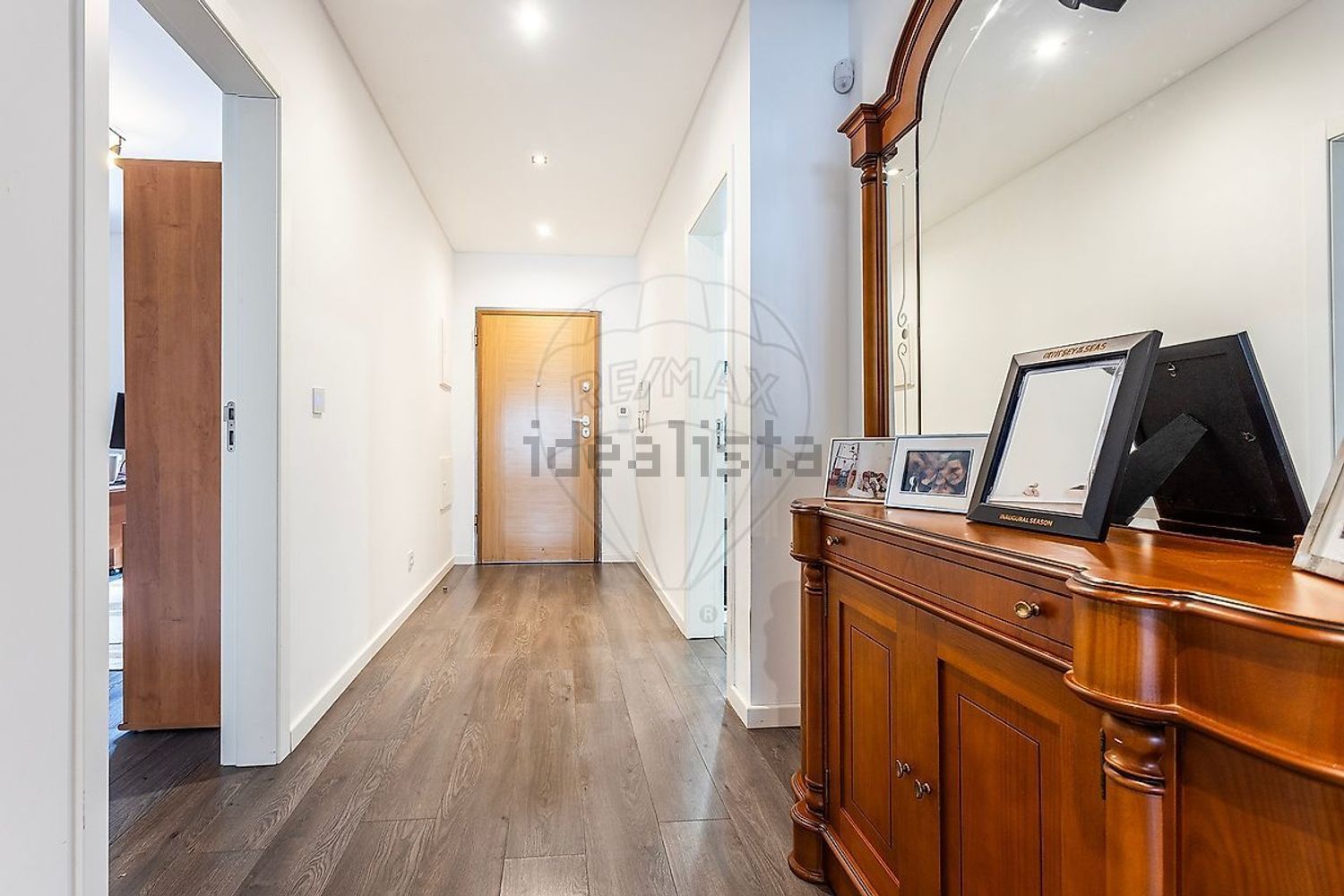 小楼房或独栋别墅出售在Largo do Juncalinho - 过道