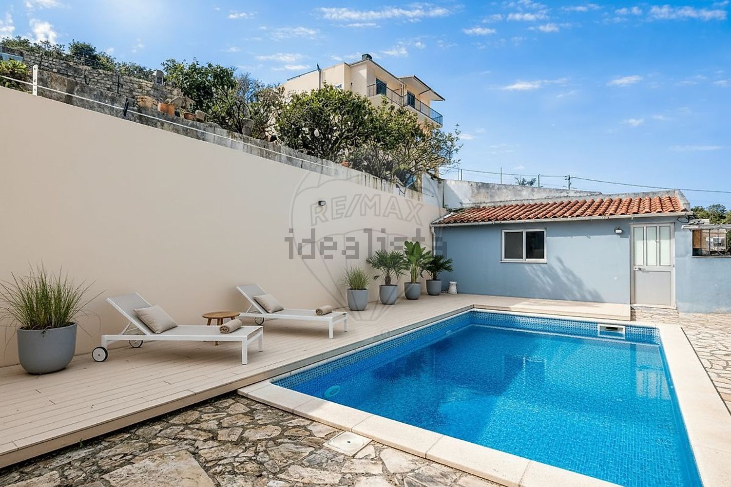 小楼房或独栋别墅出售在Rua dos Salgueirinhos - 游泳池