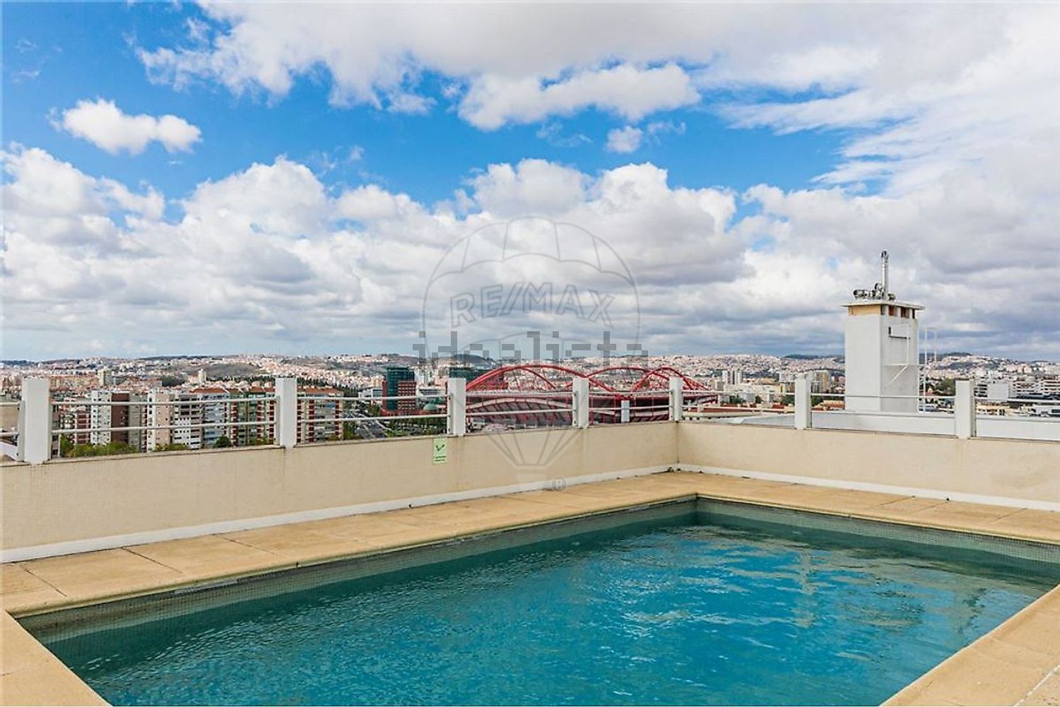 出租公寓 t4在Rua Major Neutel de Abreu - 游泳池