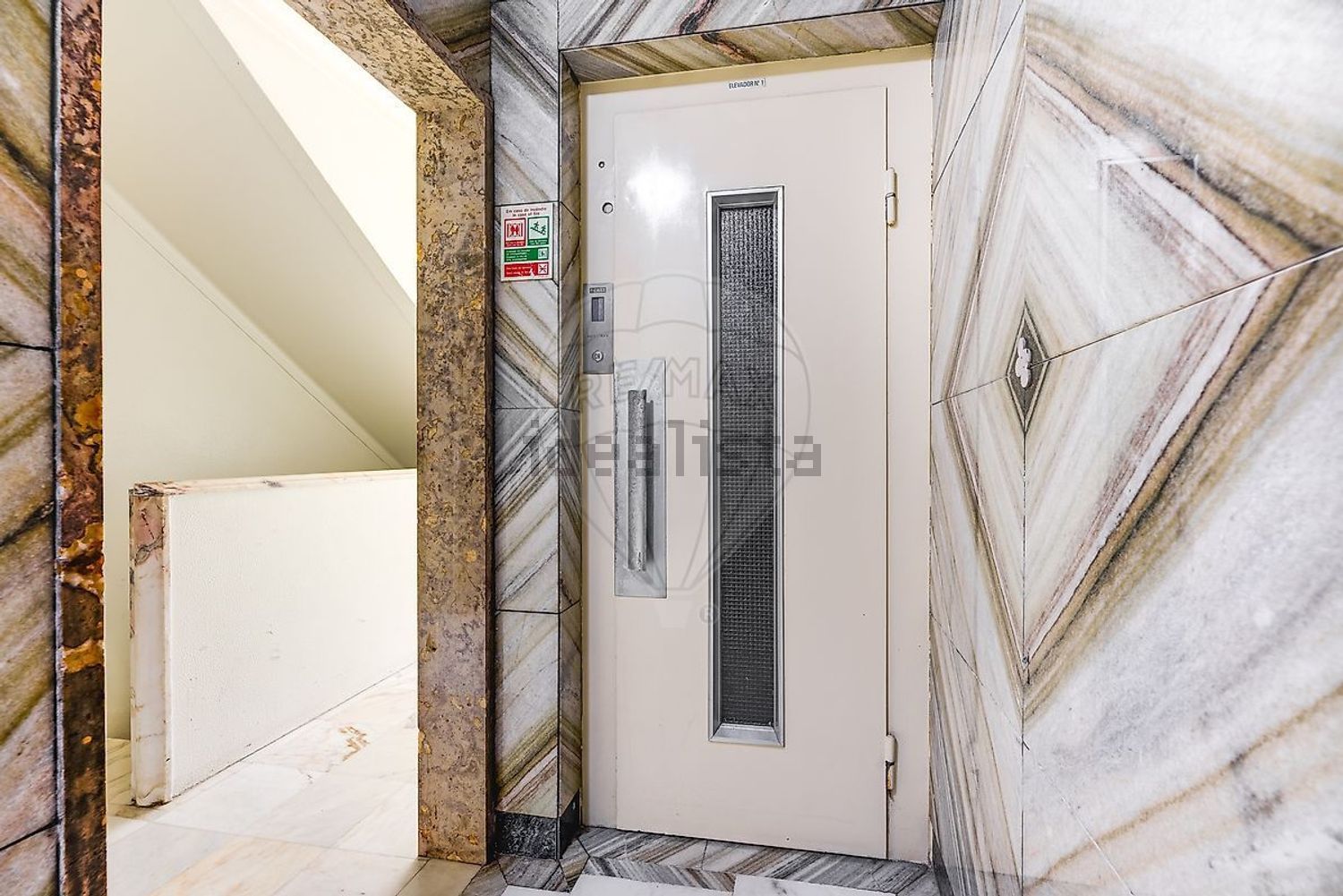 出租公寓 t3在Avenida do Ralis - 过道