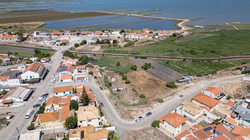 小楼房或独栋别墅出售在Estrada Sem Nome