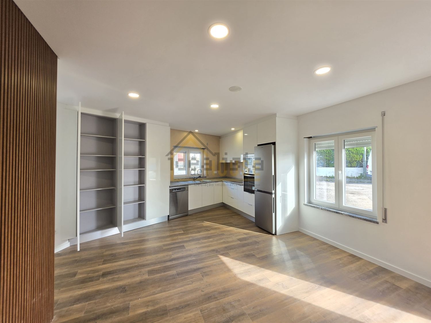 小楼房或独栋别墅出售在Rua da Cerda - 前厅