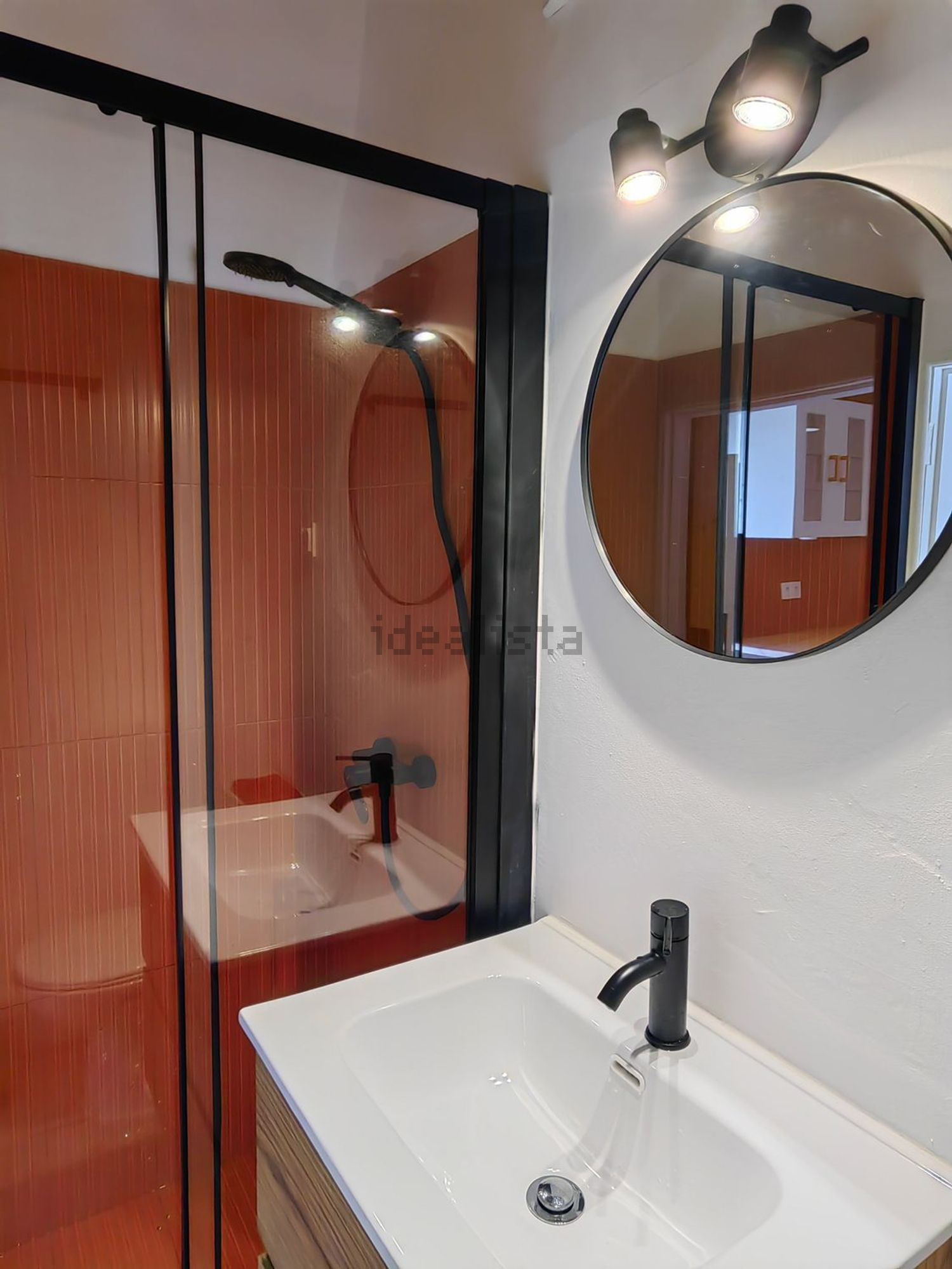 双拼别墅出售在Rua Sebastião Sobral Figueira, 39 - 卫生间