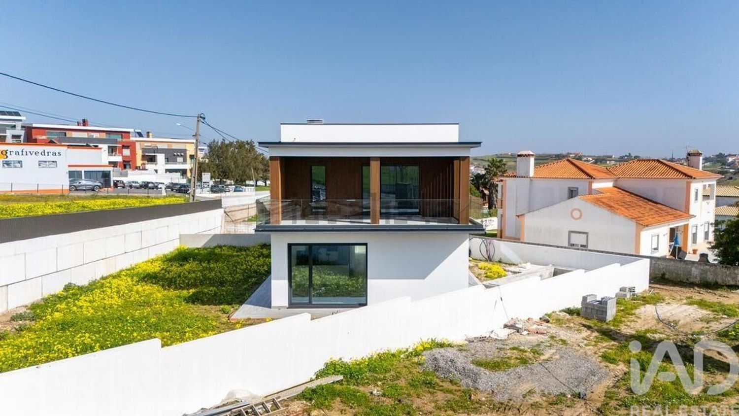 小楼房或独栋别墅出售在São Pedro da Cadeira - 外立面