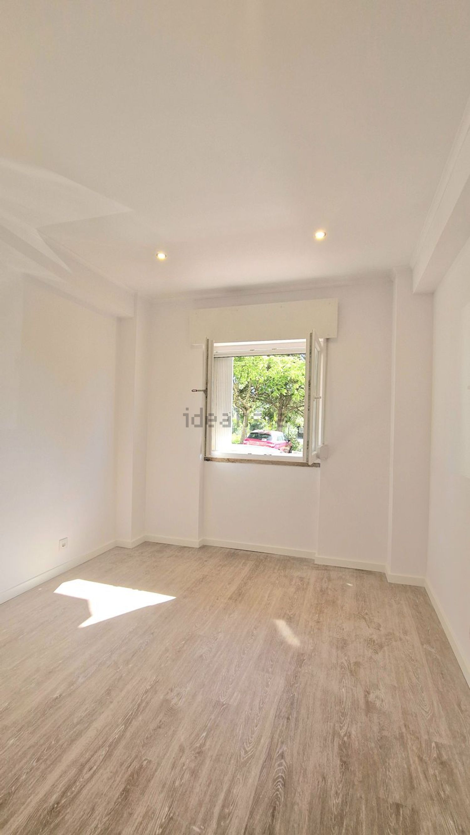 公寓 t1出售在Avenida Doutor José Pontes, 33 - 居住