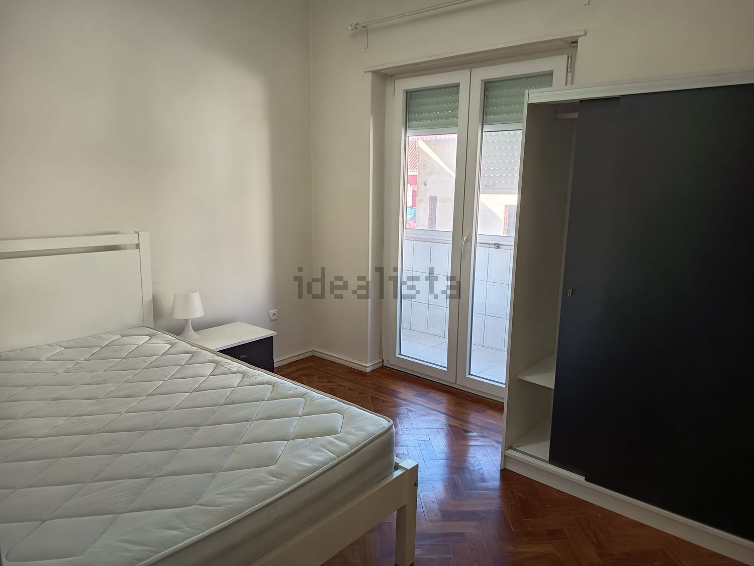 出租房间在Rua Elias Garcia, 158 - 卧室