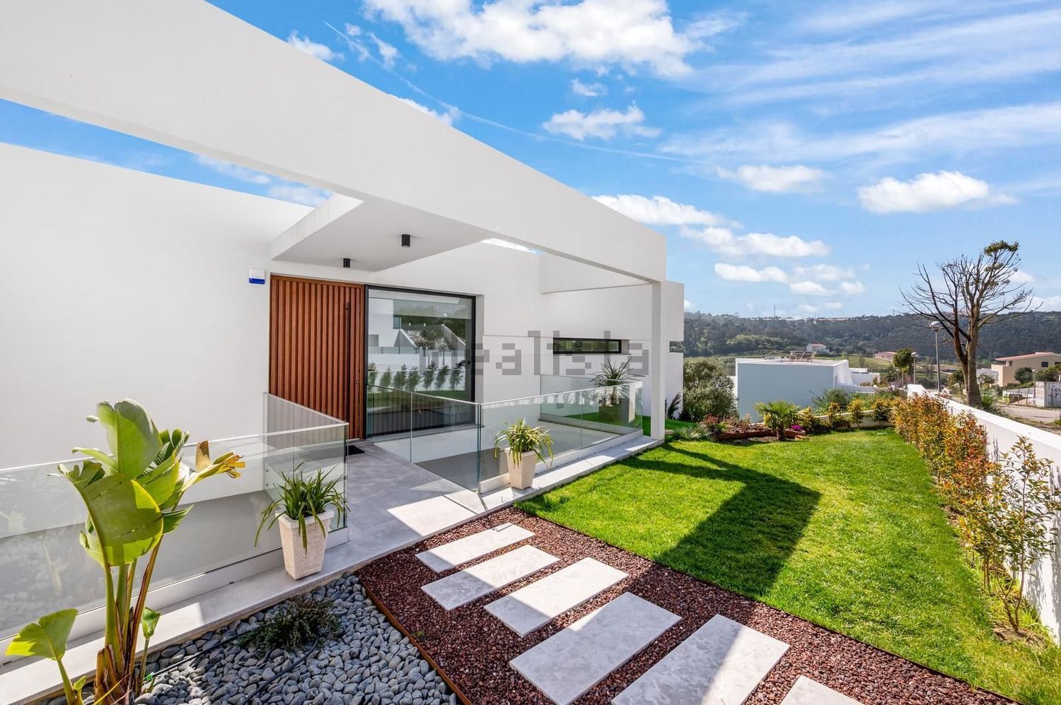 小楼房或独栋别墅出售在Rua das Lombas - 外立面