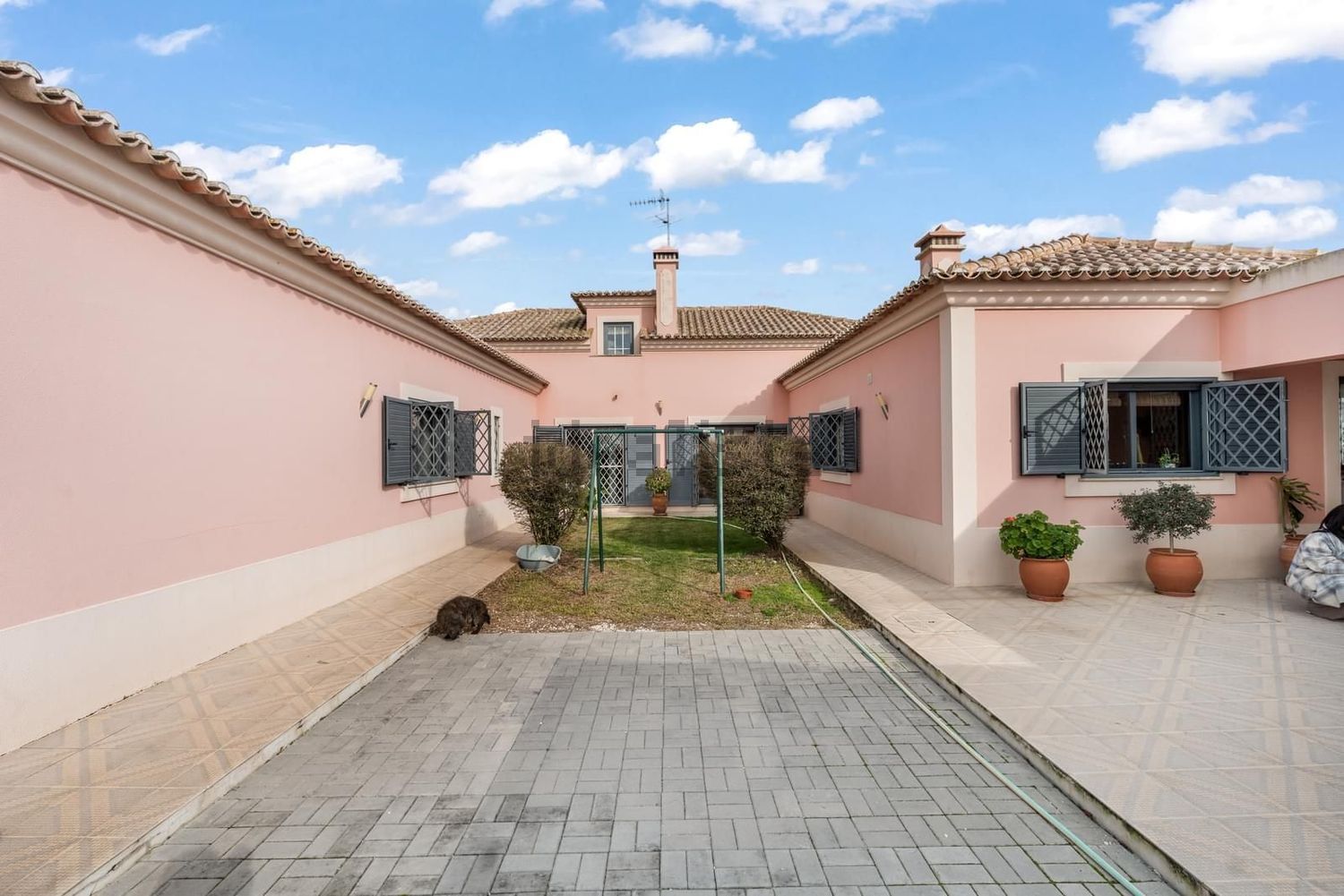 小楼房或独栋别墅出售N10 - 外立面