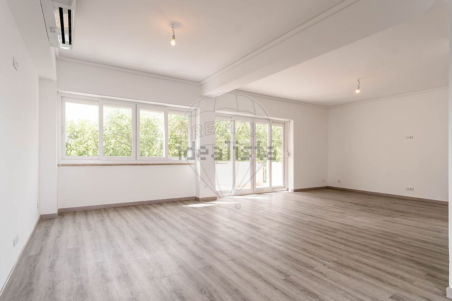 公寓 t3出售在Praça Rainha Santa - 居住