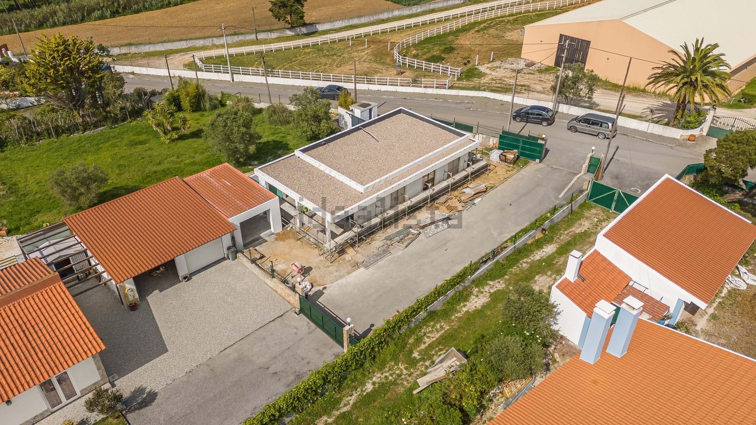 小楼房或独栋别墅出售在Rua do Outeiro - 游泳池