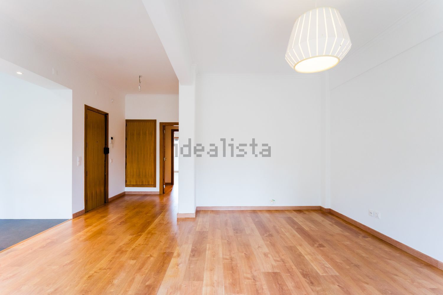 出租公寓 t2在Rua Luís Pastor de Macedo - 客厅